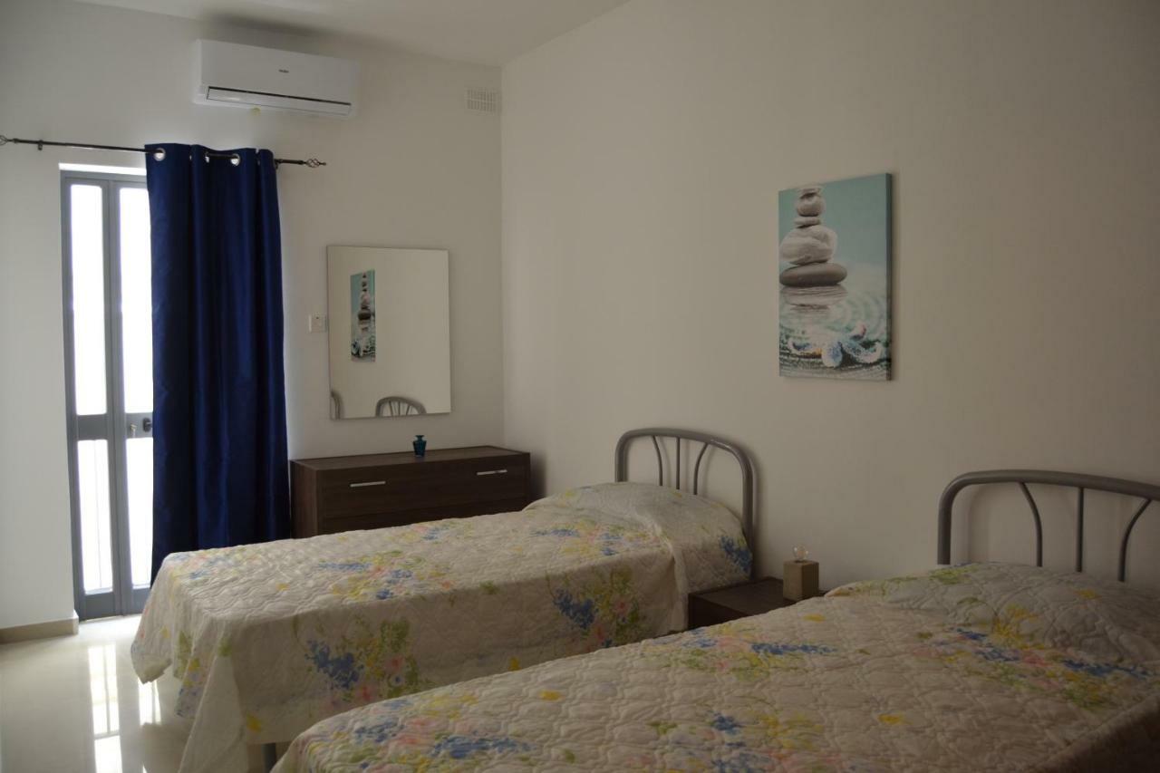 Mellieha Town Centre Bright & Spacious 3 Bedroom Apartment Extérieur photo
