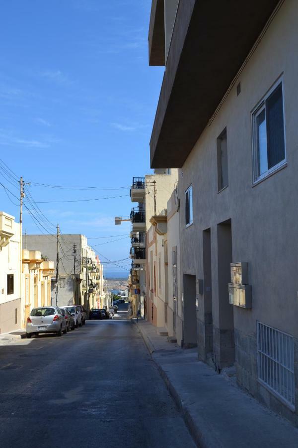 Mellieha Town Centre Bright & Spacious 3 Bedroom Apartment Extérieur photo