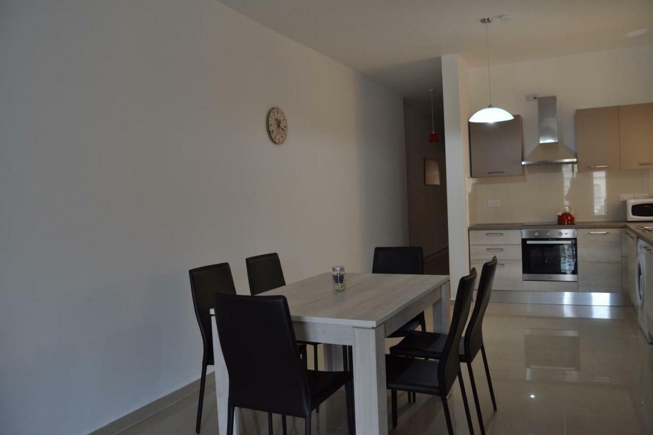 Mellieha Town Centre Bright & Spacious 3 Bedroom Apartment Extérieur photo