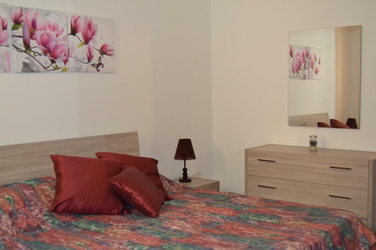 Mellieha Town Centre Bright & Spacious 3 Bedroom Apartment Extérieur photo
