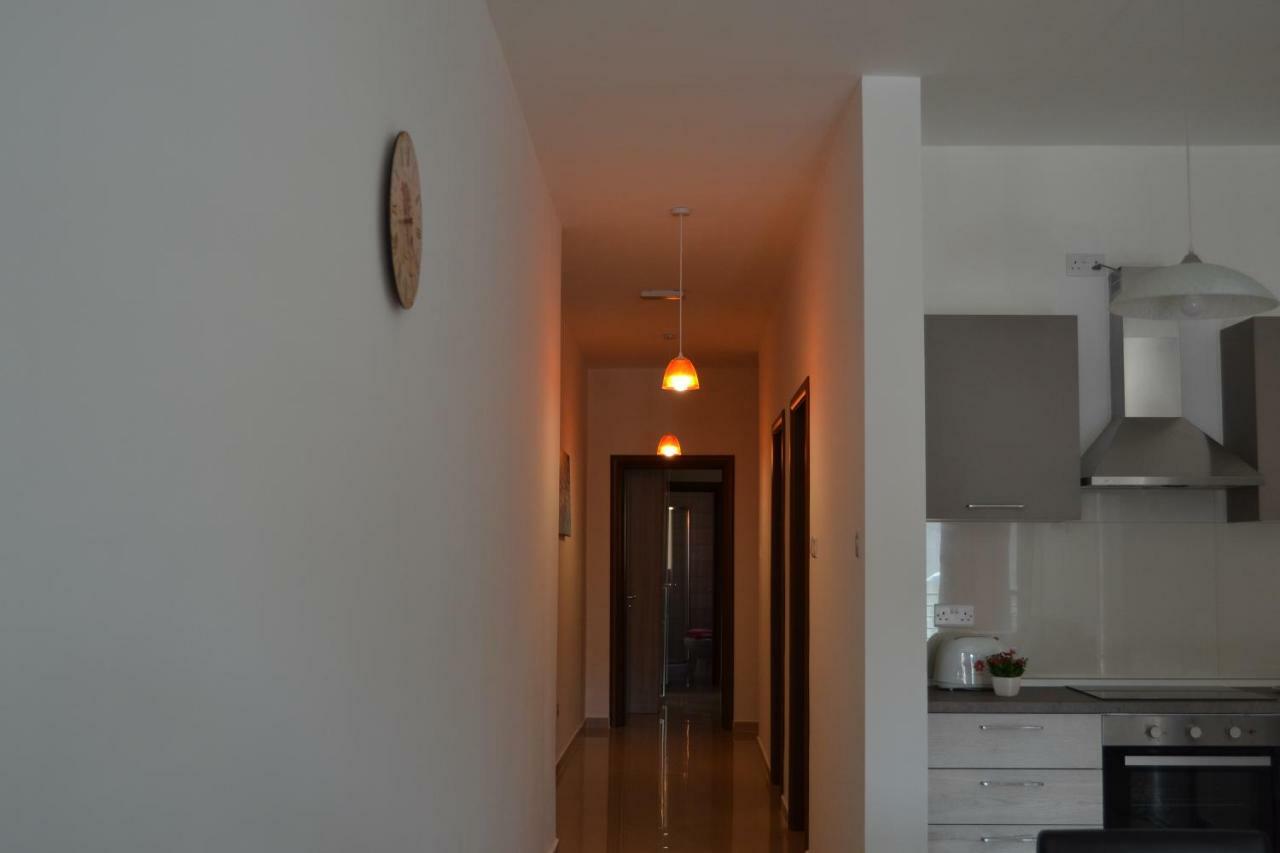 Mellieha Town Centre Bright & Spacious 3 Bedroom Apartment Extérieur photo