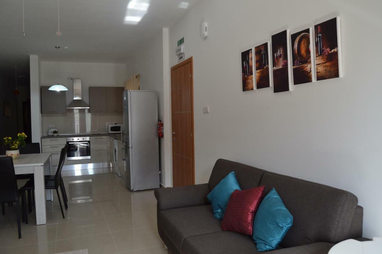 Mellieha Town Centre Bright & Spacious 3 Bedroom Apartment Extérieur photo